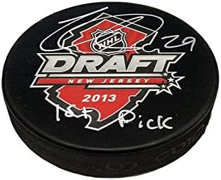 НЭЙТАН МАККИНЪН подписа за миене на драфте NHL 2013 г. - 1-ва избор - Колорадо Аваланш - за Миене на автографи