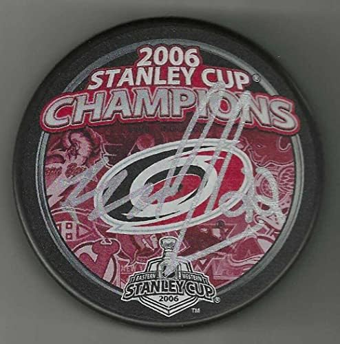 Майк Комодор Подписа за миене на шампионската Купа Стенли Каролина Харрикейнз 2006 - за Миене на НХЛ с автограф